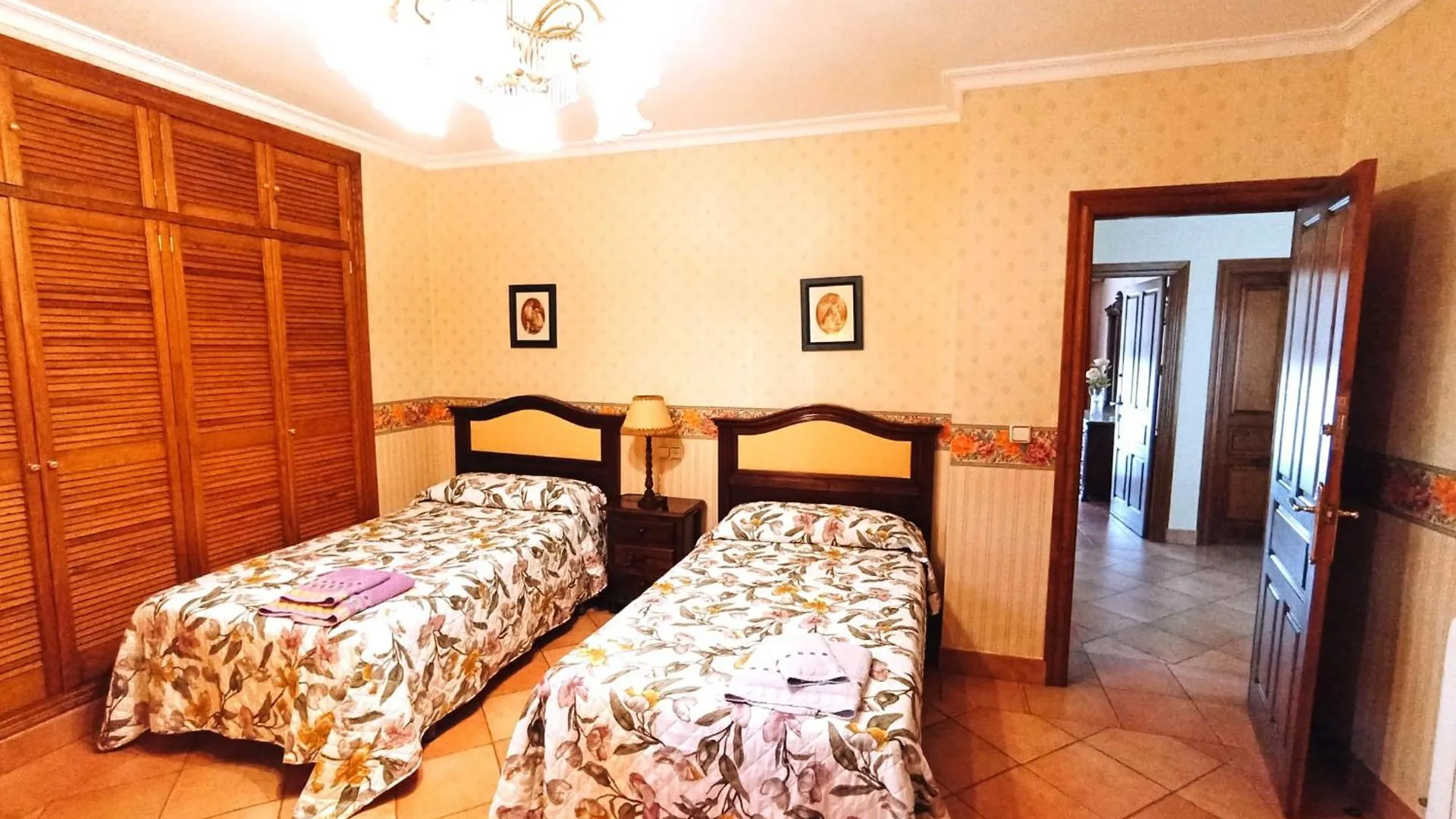 La Casa Del Paseo Villa Banos De La Encina Spain